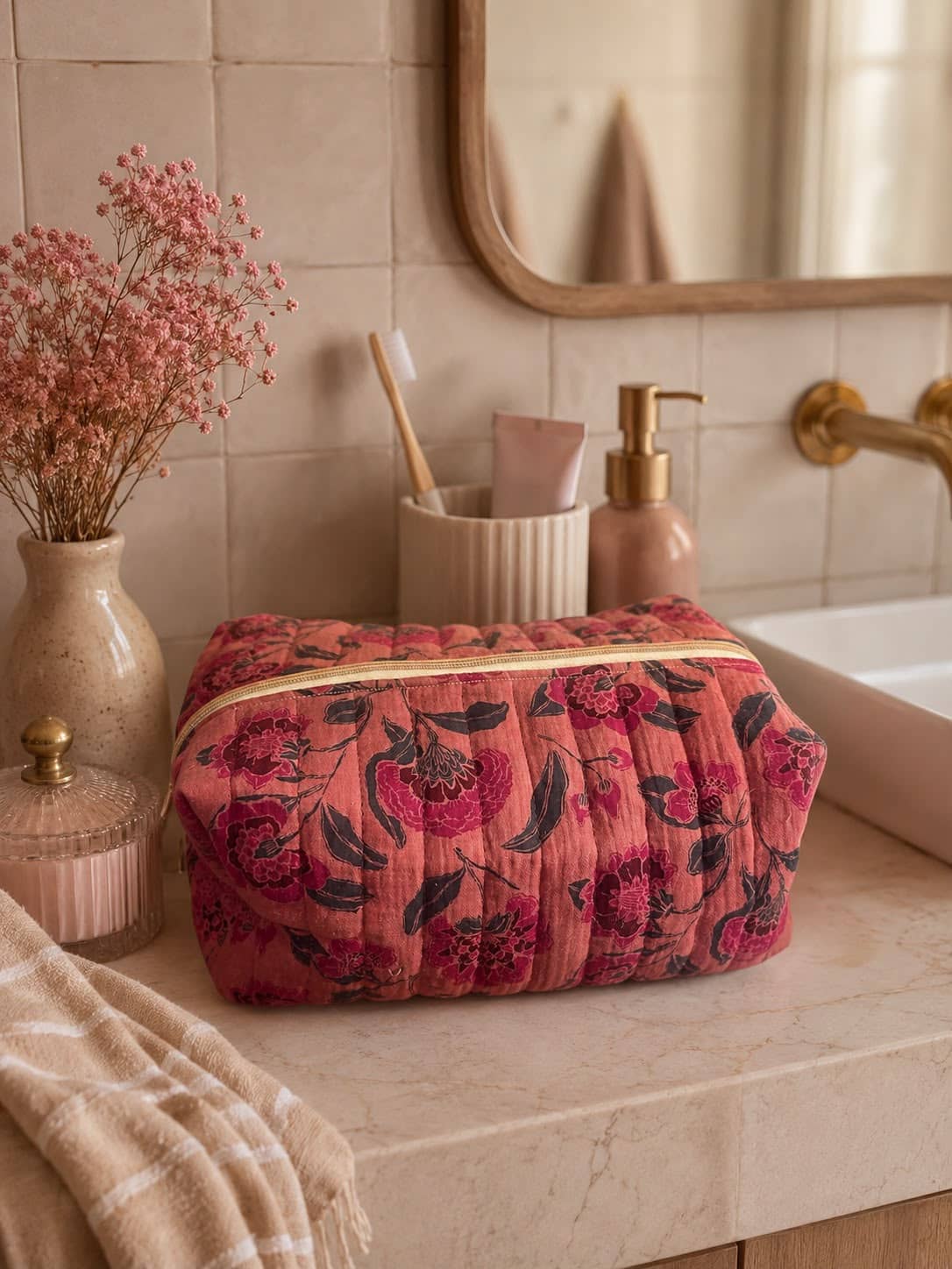 Toiletry bag flowers