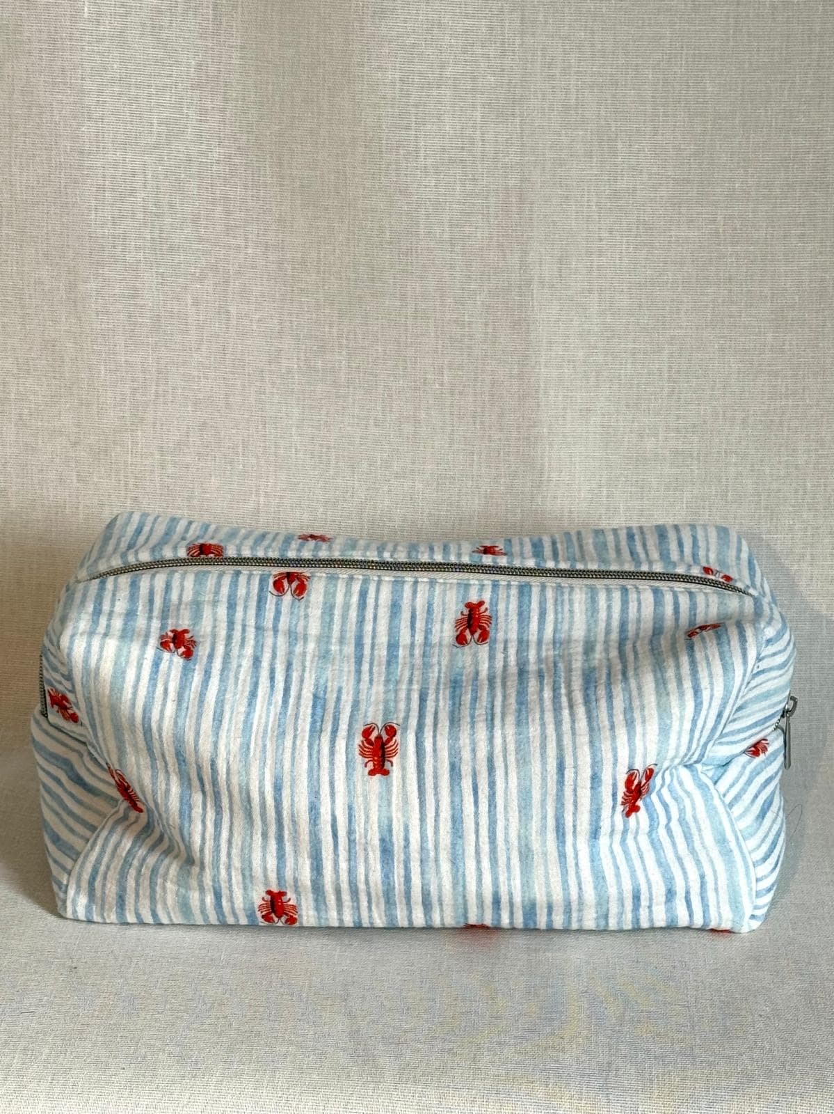 Toiletry bag lobsters closed